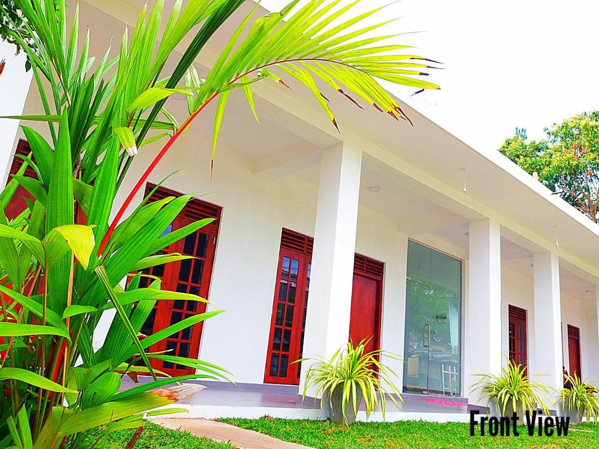 A&B Resort Negombo Kudapaduwa Szoba fotó